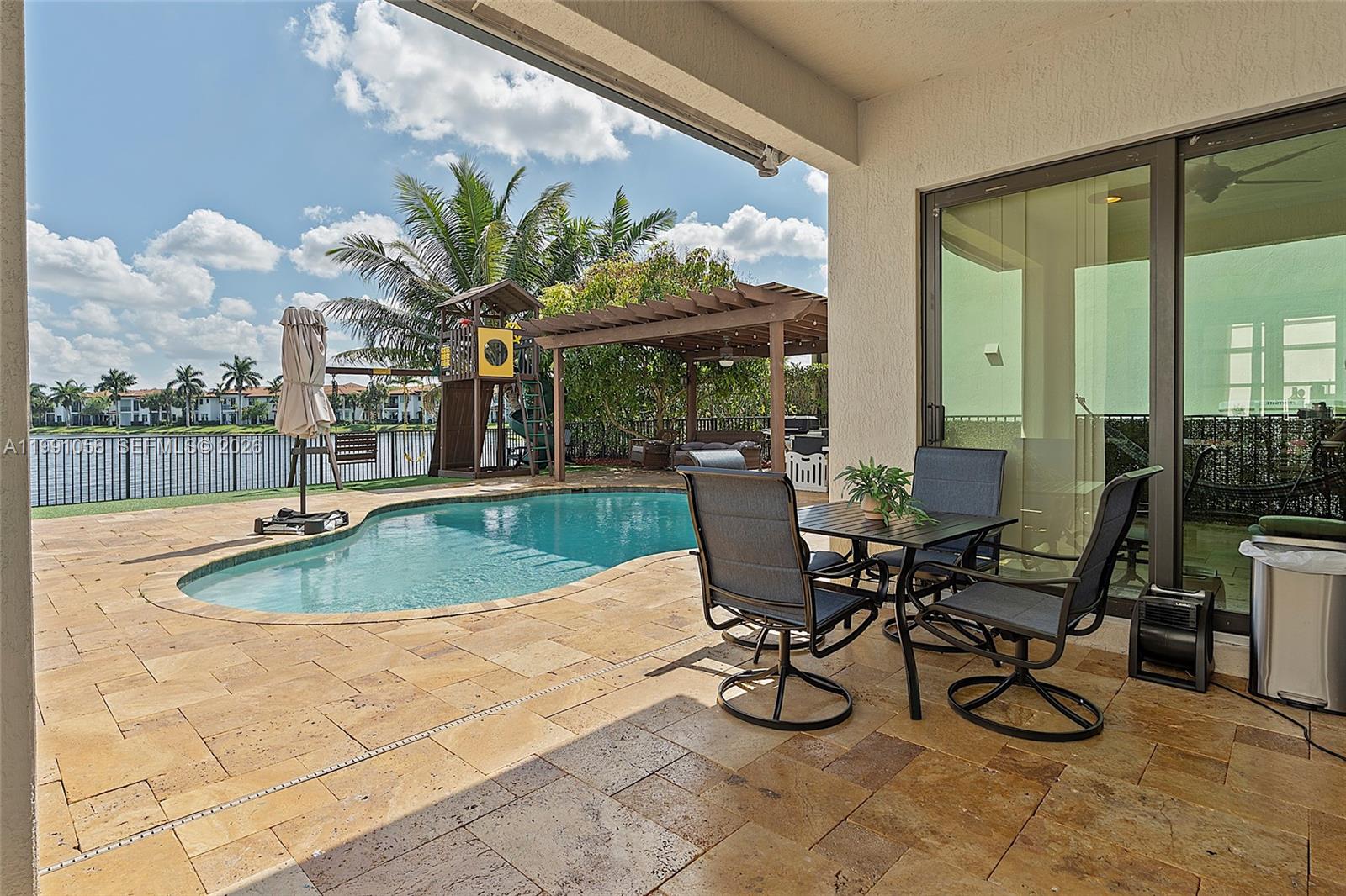 PEMBROKE LAKES SOUTH - Residential