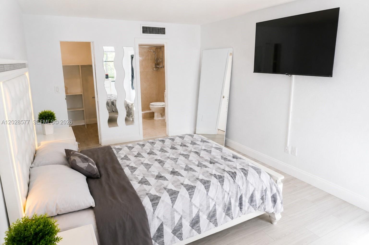 PROMENADE AT KENDALE LAKE - Residential