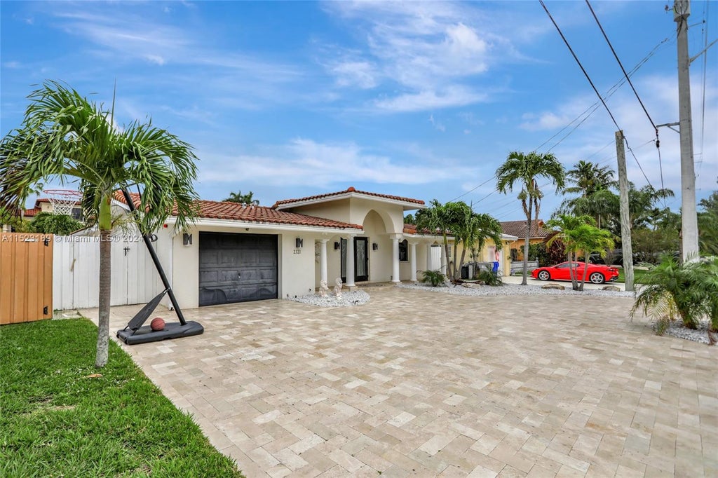 Photo of 2321 SE 15th St, Pompano Beach, FL 33062 (MLS # A11523189)