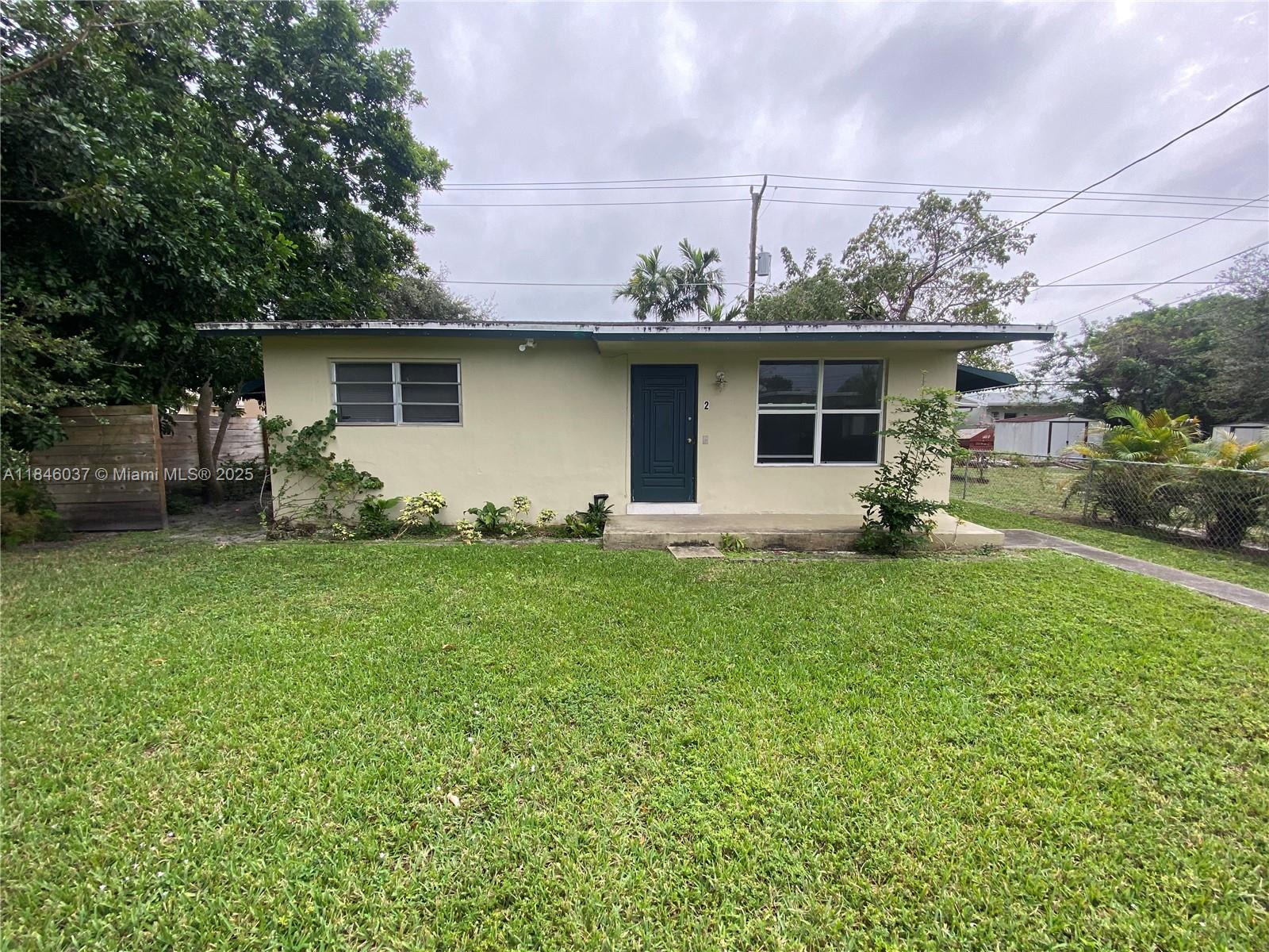 Beautiful single family home available for rent in Hollywood! This property offers 2 and 1 bath, spacious back yard with wooden deck, washer and dryer, 2 assigned parking spaces. Amazing location close to major highways, supermarkets, public transportation, Joe Dimaggio hospital, Hollywood beach, Hollywood Young Circle, Fort Lauderdale airport.
See brokers remarks for showings.