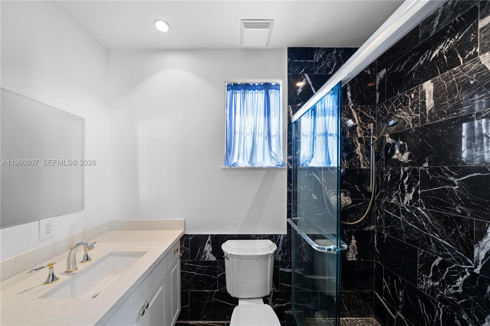 ISLAND ESTATES - Residential