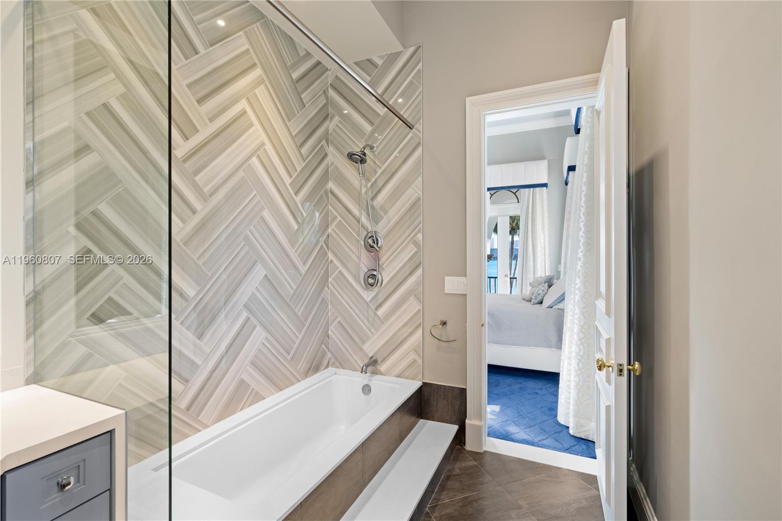 ISLAND ESTATES - Residential