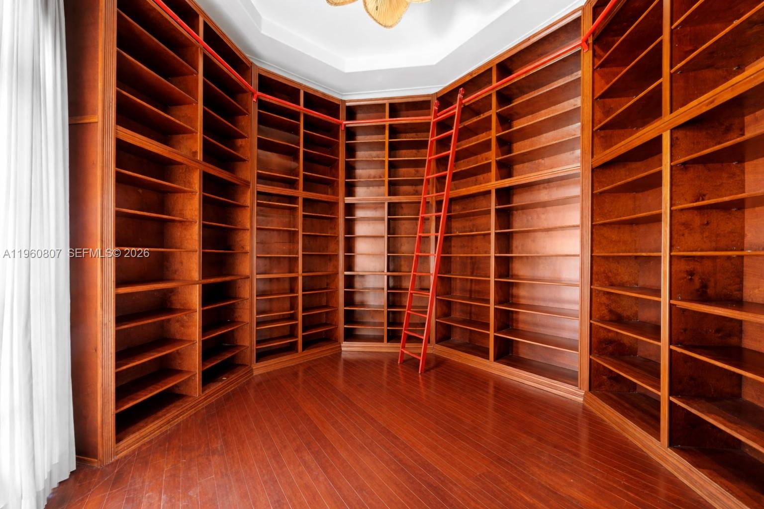 ISLAND ESTATES - Residential