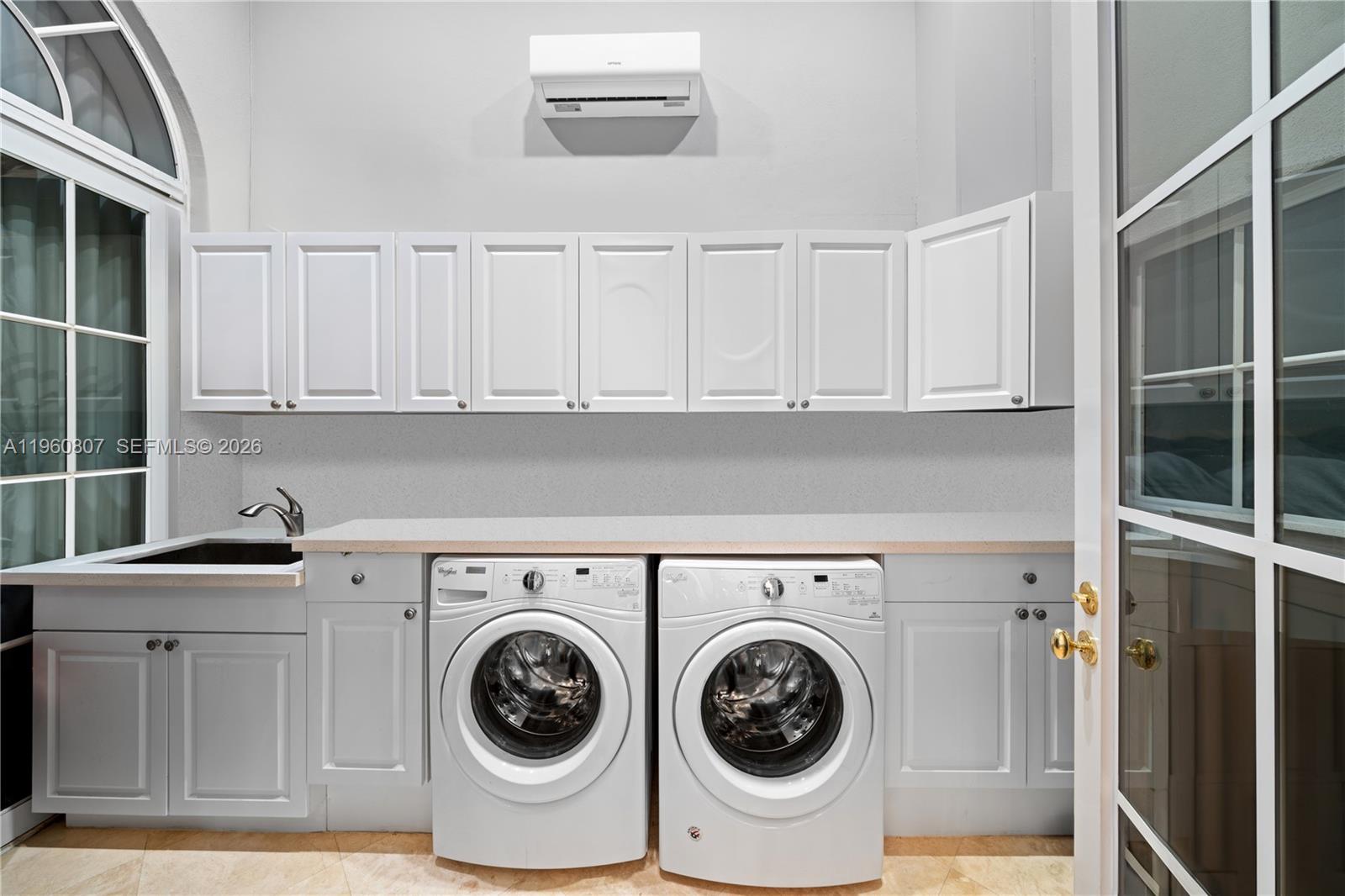 ISLAND ESTATES - Residential