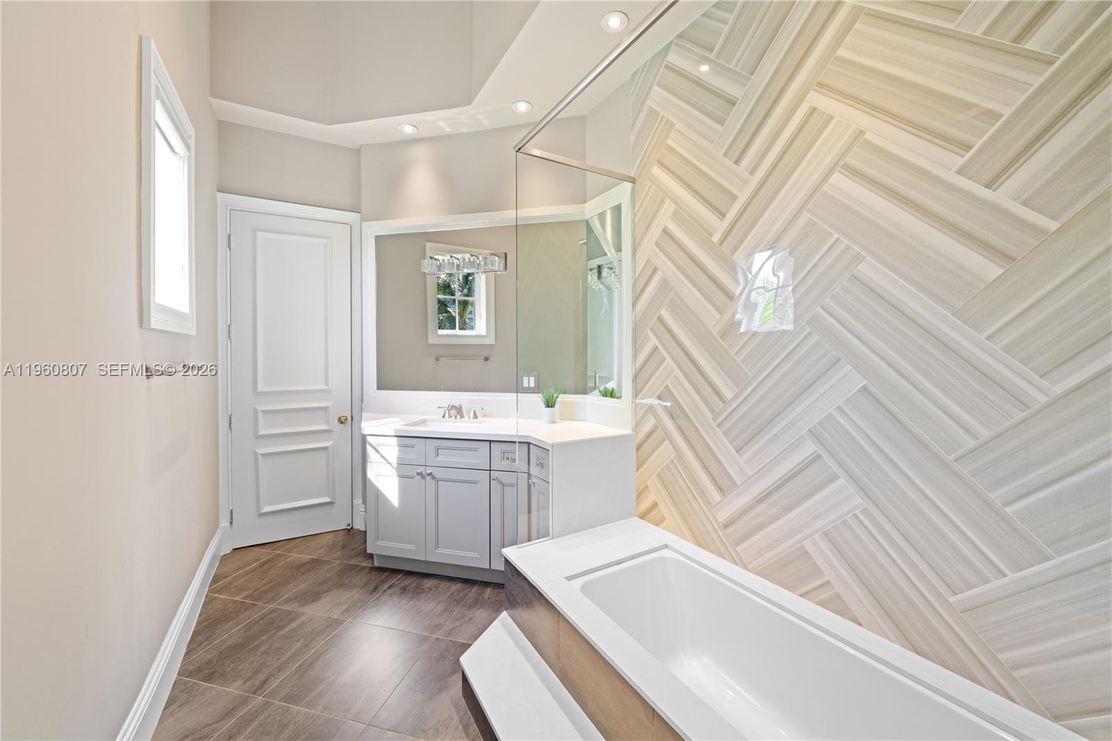 ISLAND ESTATES - Residential