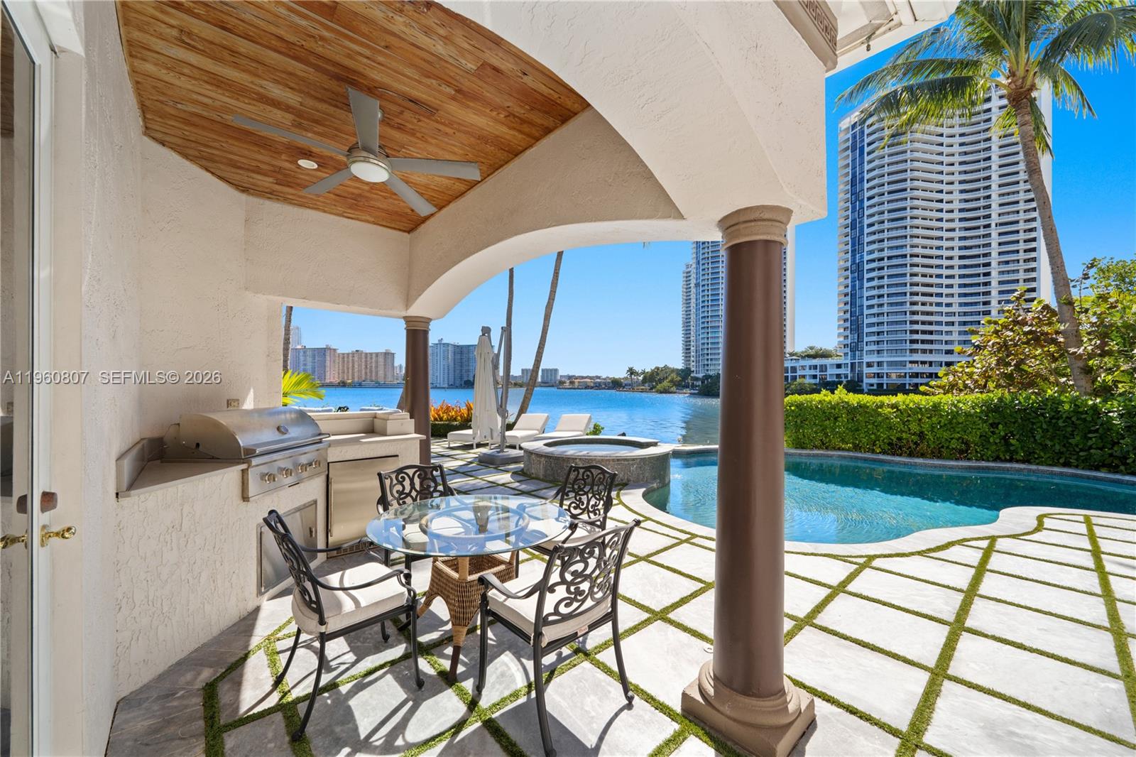 ISLAND ESTATES - Residential