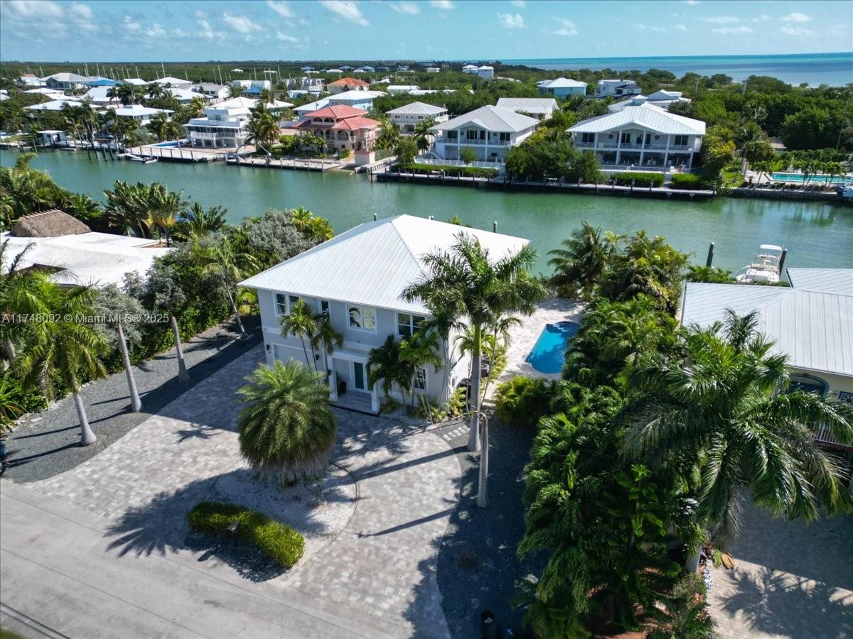 COCO PLUM BEACH - Residential