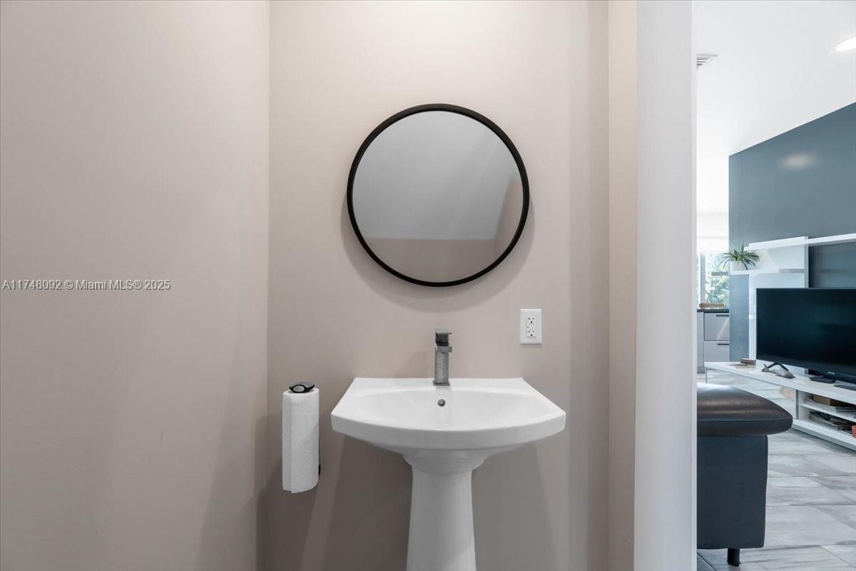 COCO PLUM BEACH - Residential