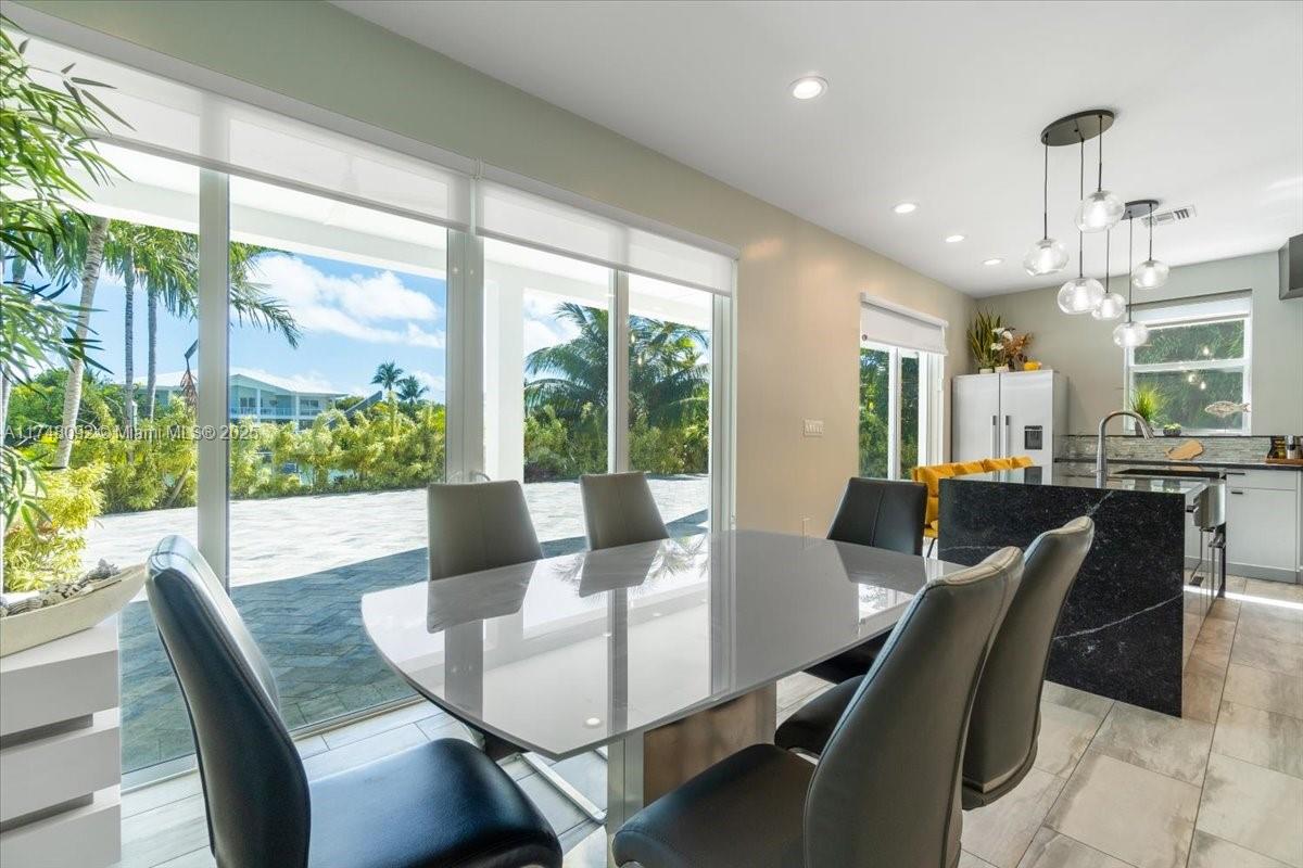 COCO PLUM BEACH - Residential