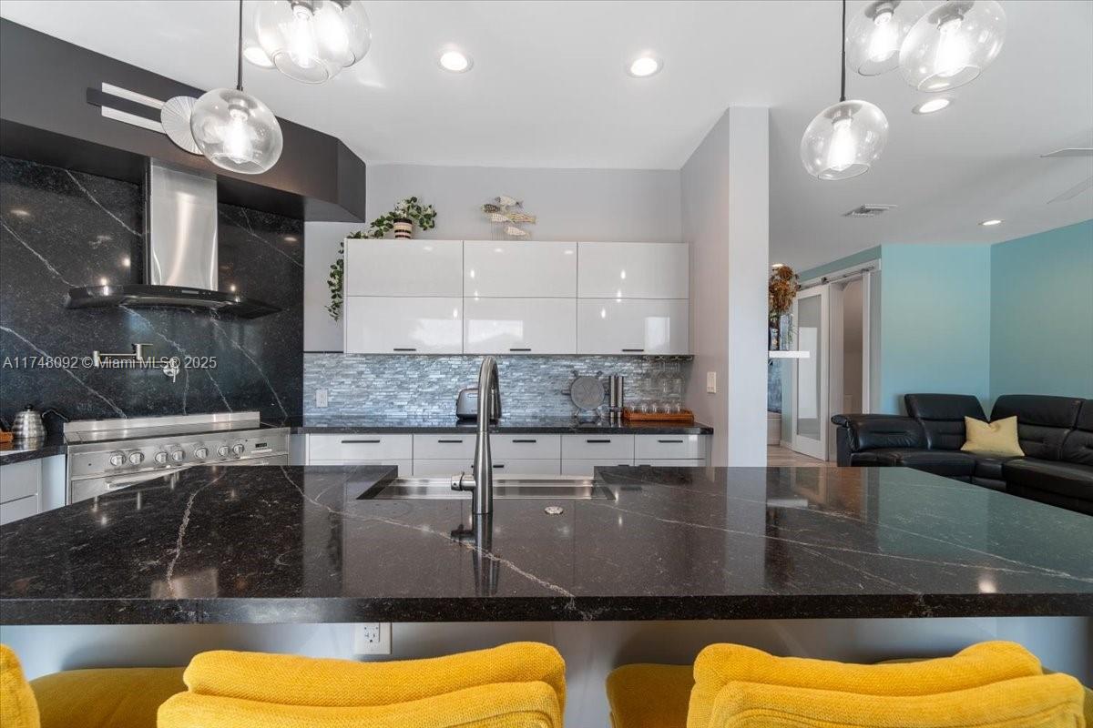 COCO PLUM BEACH - Residential