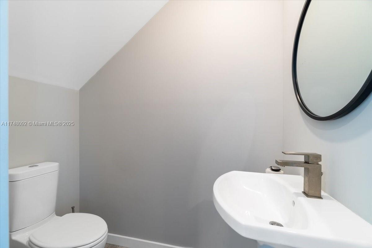 COCO PLUM BEACH - Residential