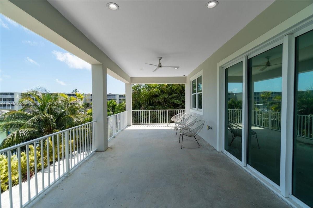 COCO PLUM BEACH - Residential