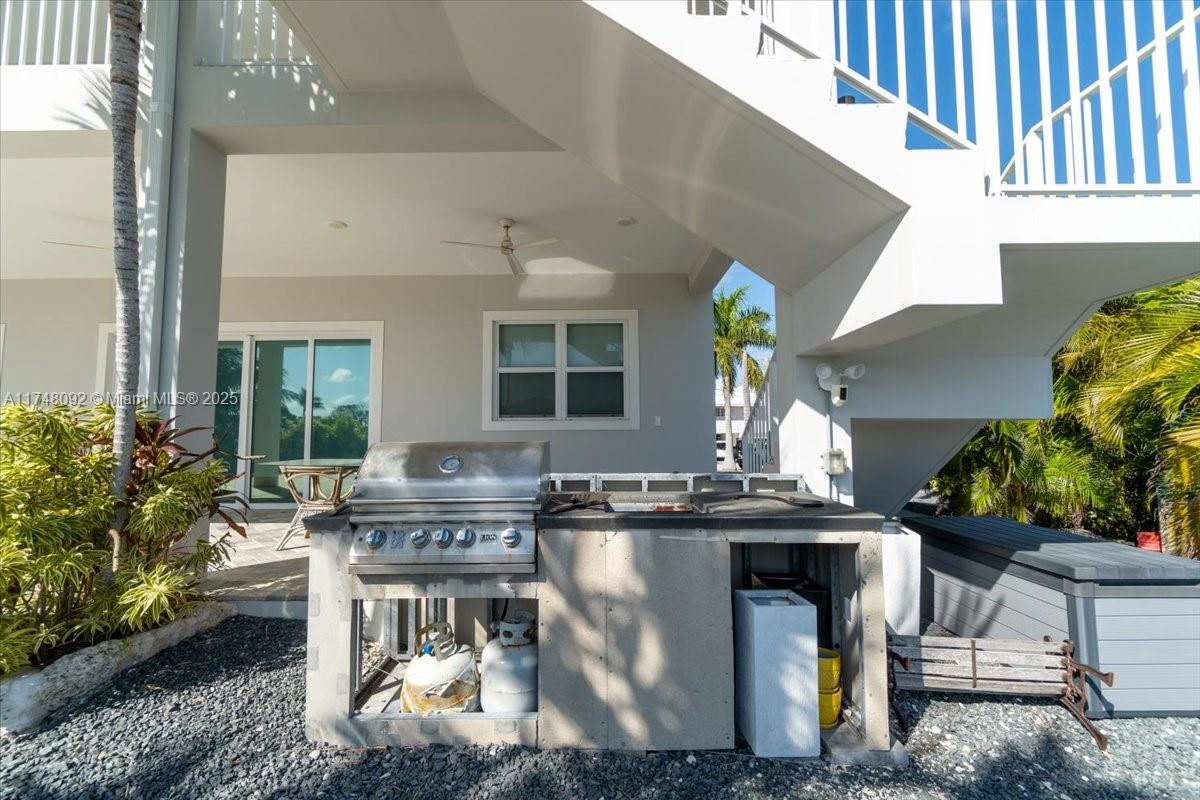 COCO PLUM BEACH - Residential