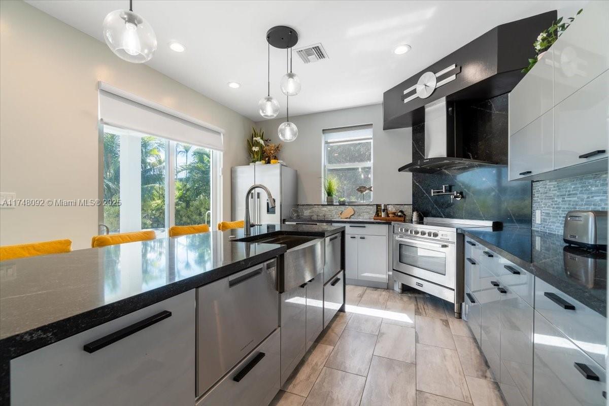 COCO PLUM BEACH - Residential