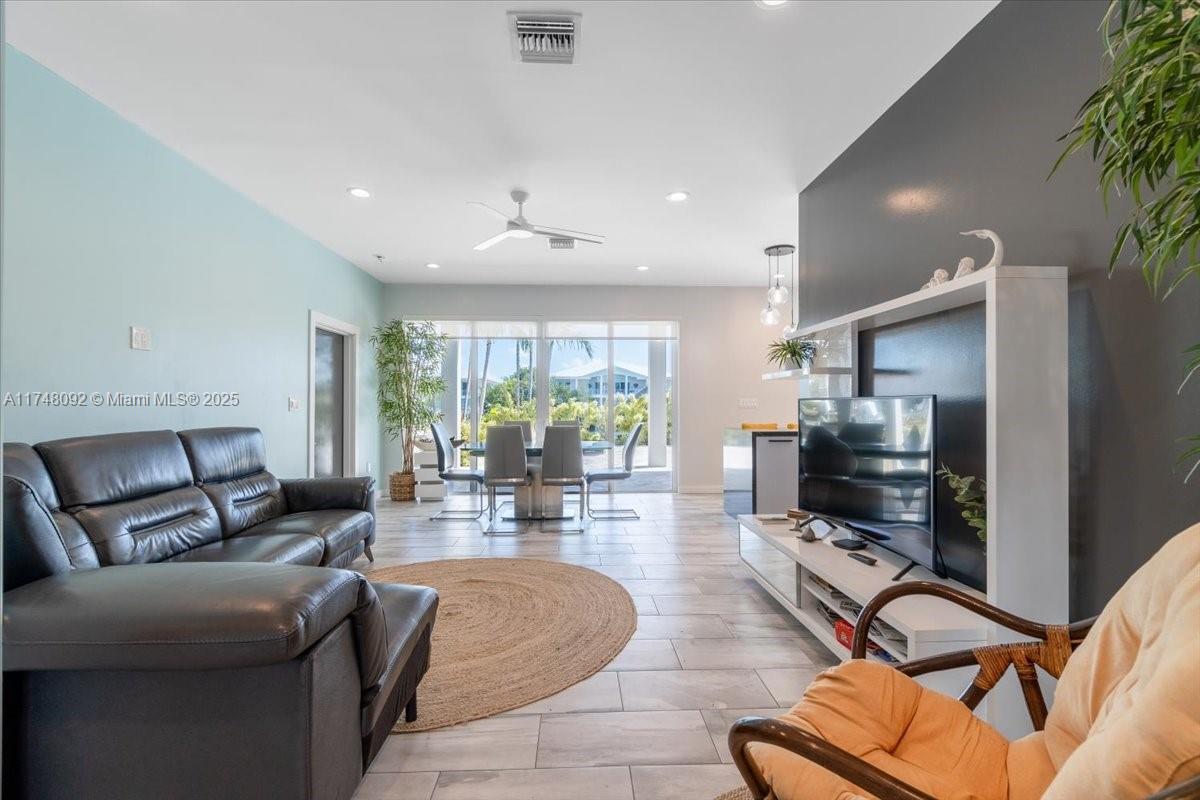 COCO PLUM BEACH - Residential