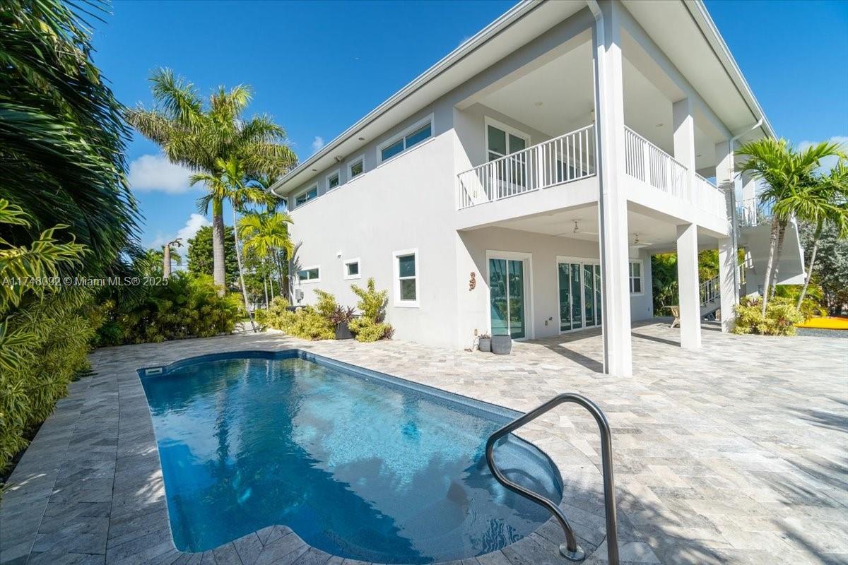 COCO PLUM BEACH - Residential