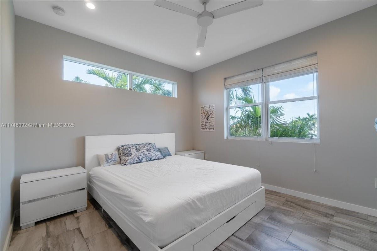 COCO PLUM BEACH - Residential