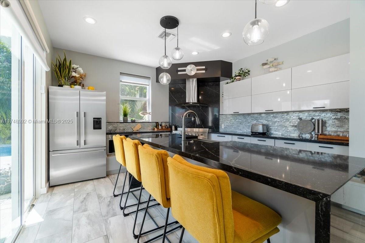 COCO PLUM BEACH - Residential