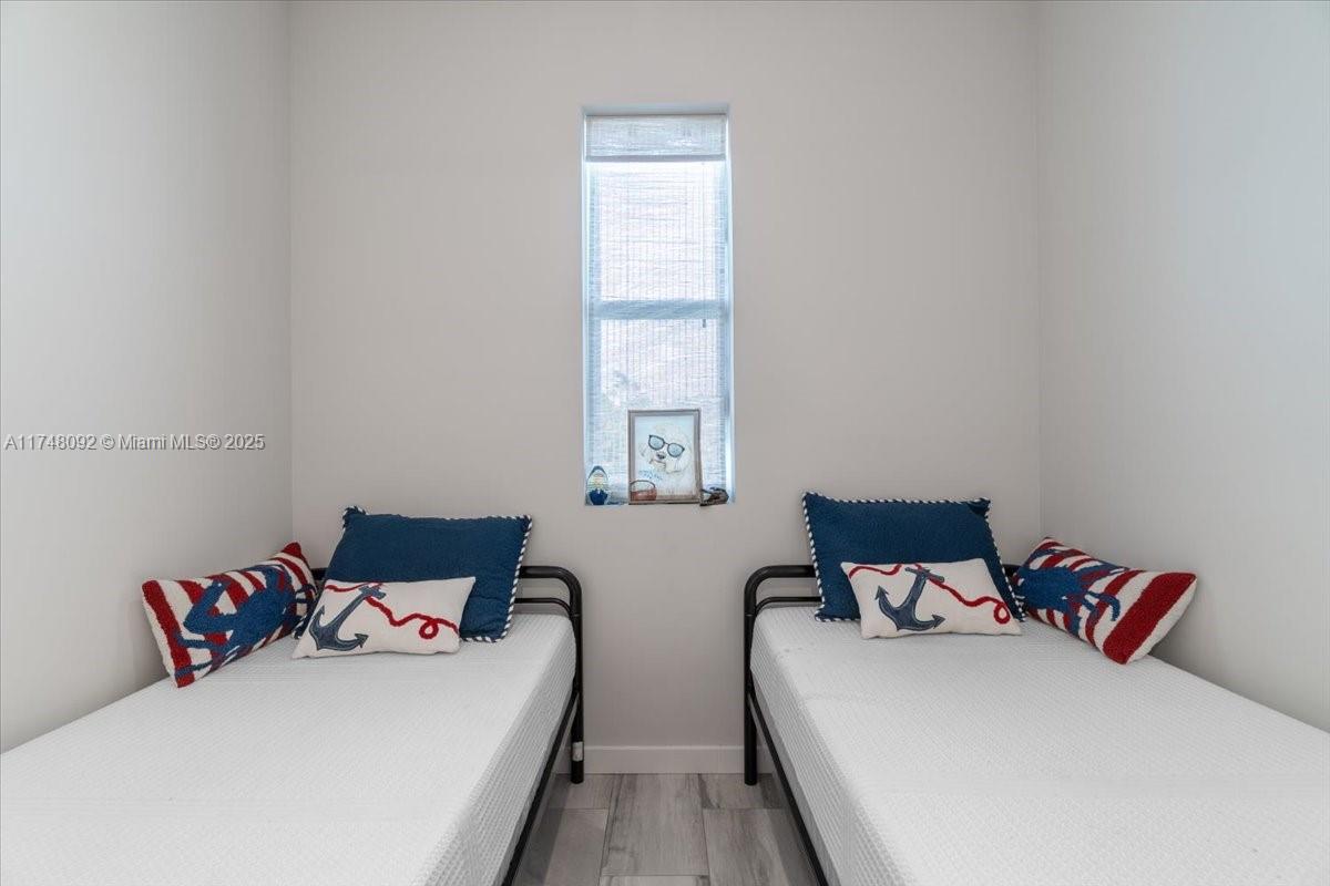 COCO PLUM BEACH - Residential