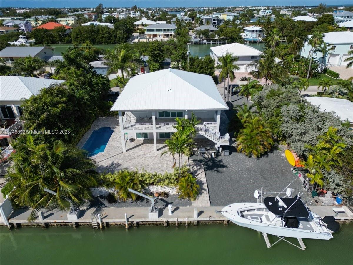 COCO PLUM BEACH - Residential