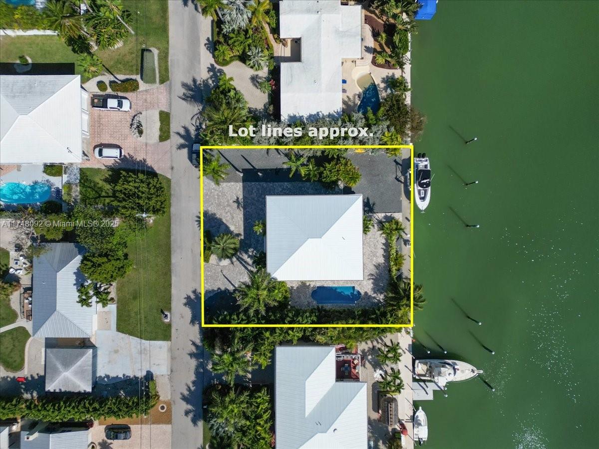 COCO PLUM BEACH - Residential