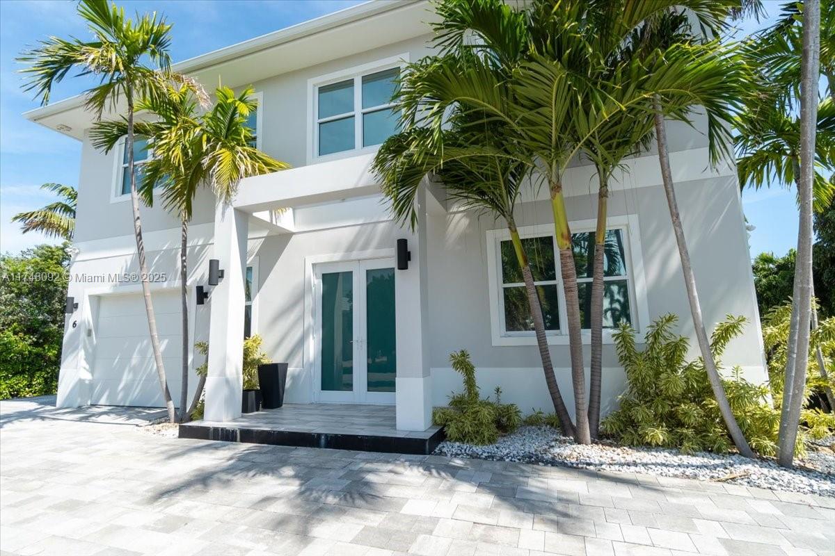 COCO PLUM BEACH - Residential
