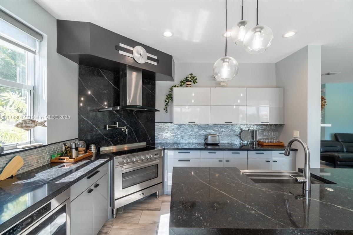 COCO PLUM BEACH - Residential