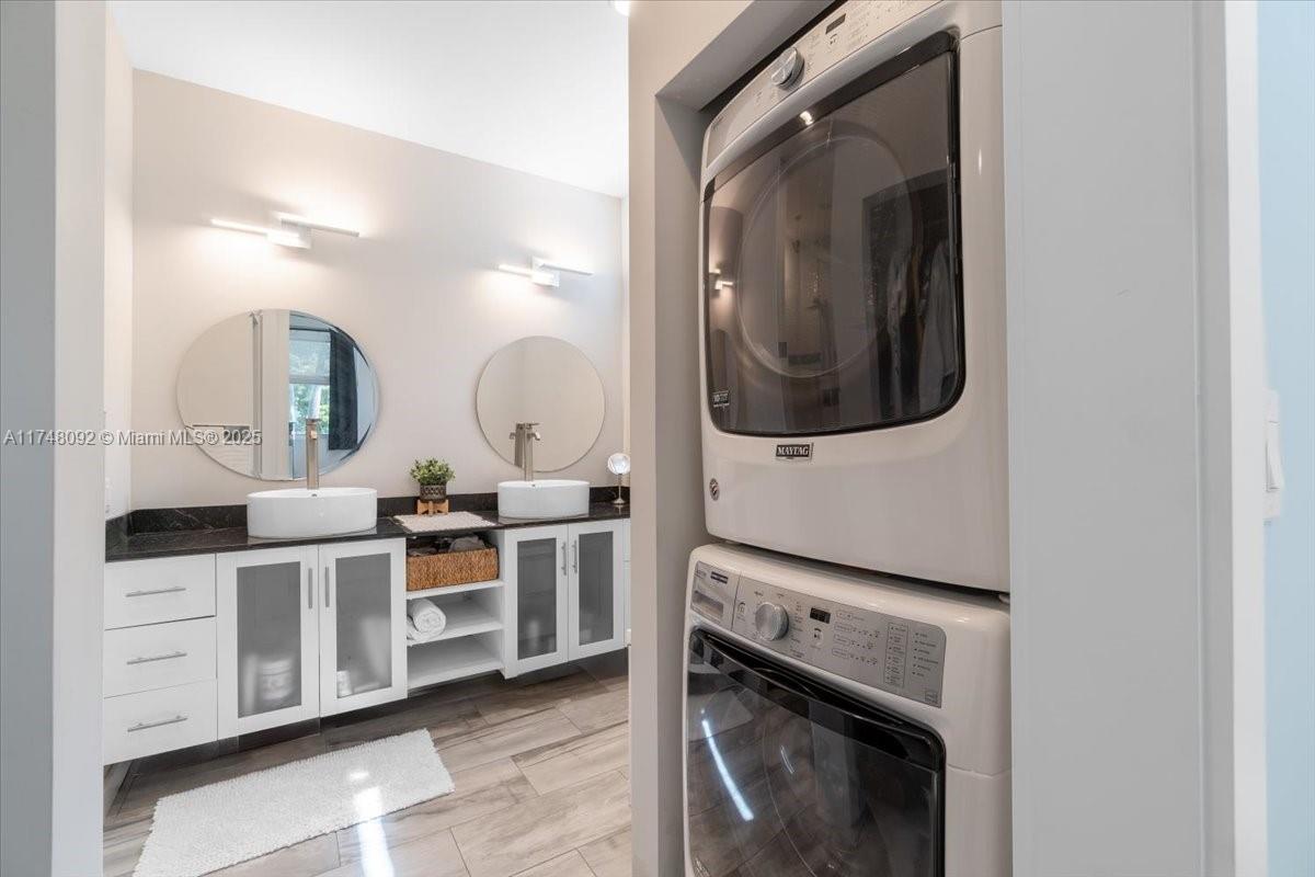 COCO PLUM BEACH - Residential