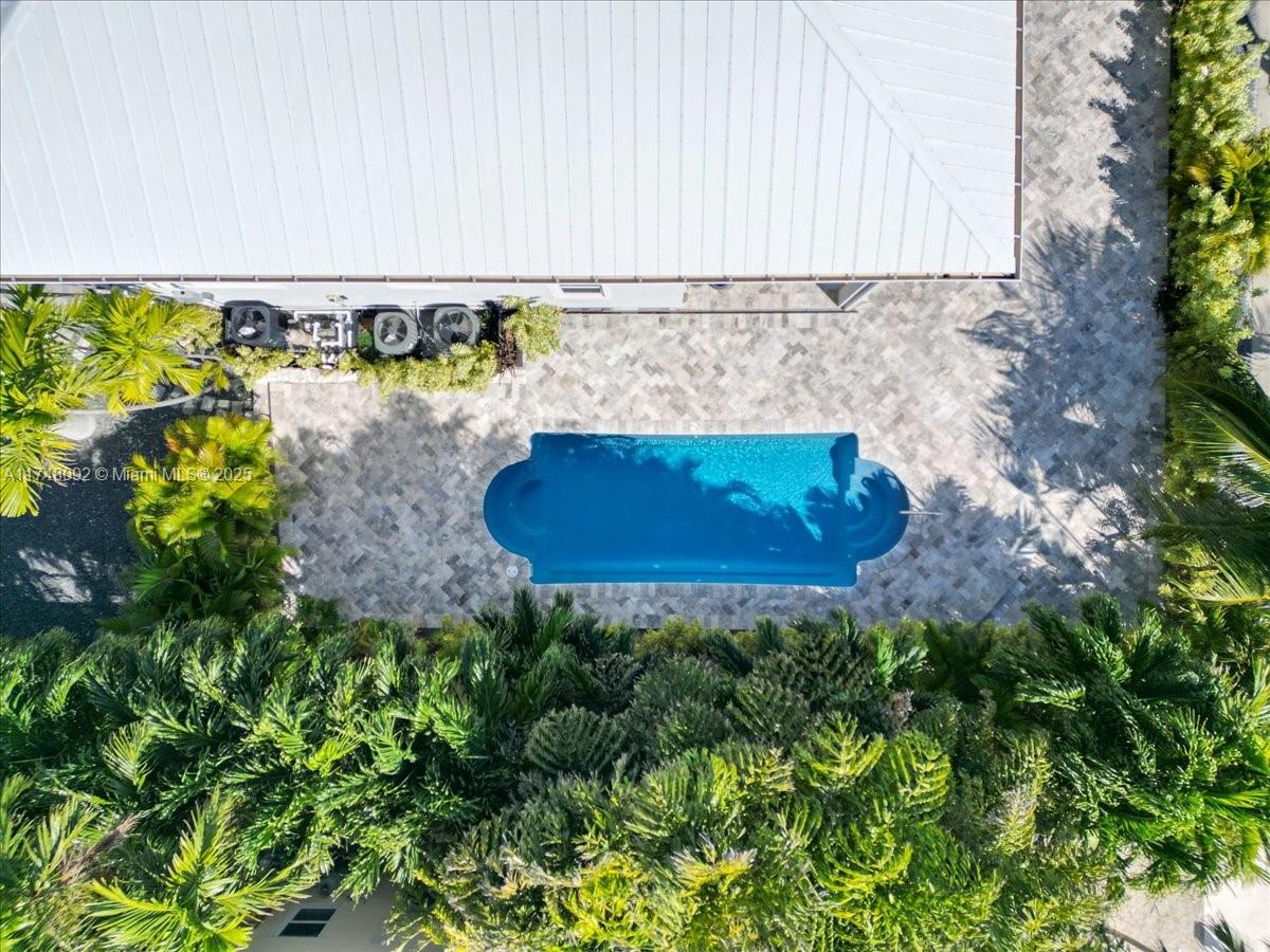 COCO PLUM BEACH - Residential