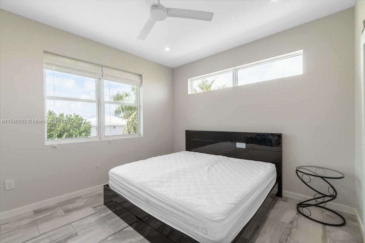 COCO PLUM BEACH - Residential