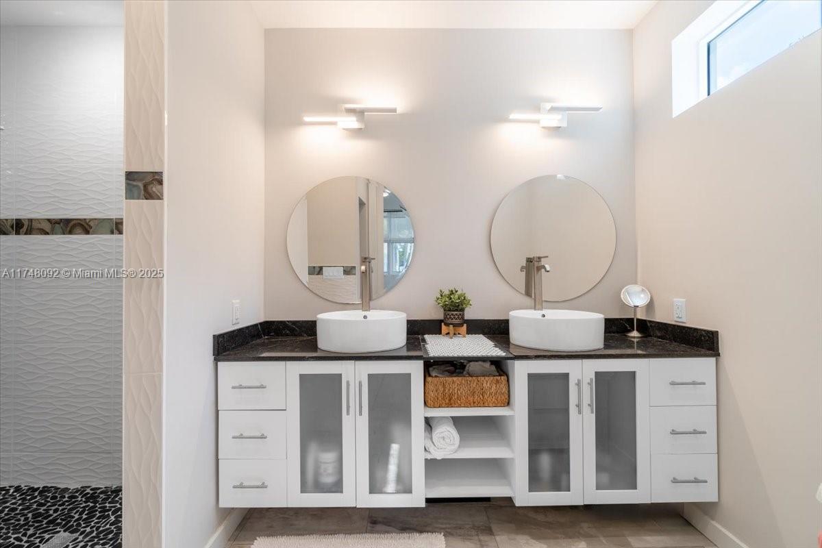 COCO PLUM BEACH - Residential