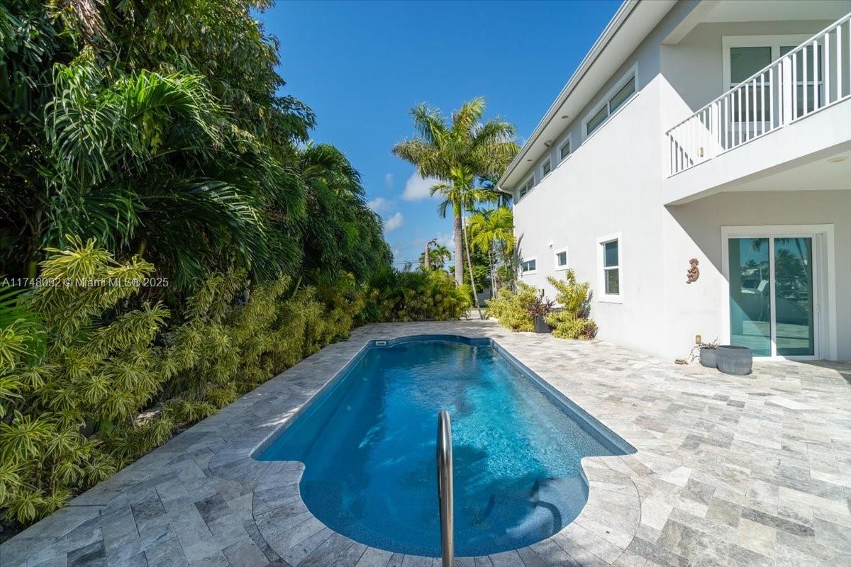 COCO PLUM BEACH - Residential