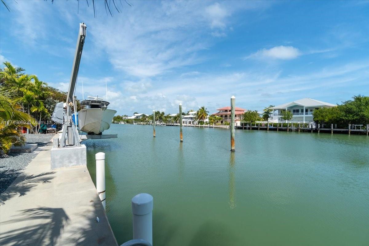 COCO PLUM BEACH - Residential