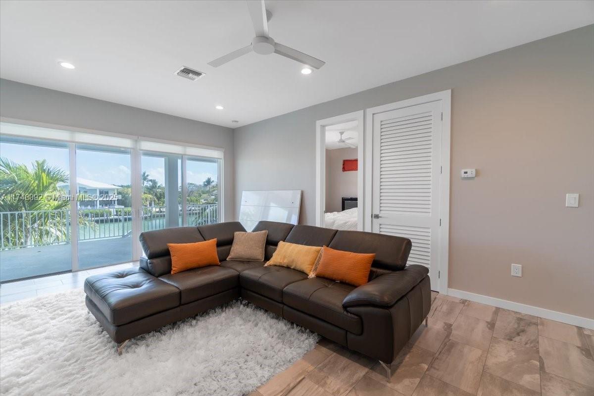 COCO PLUM BEACH - Residential