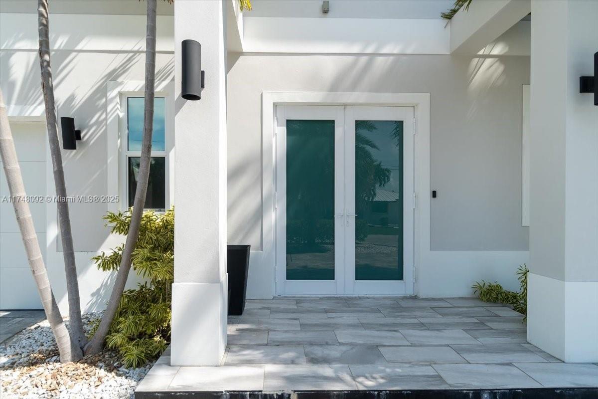 COCO PLUM BEACH - Residential