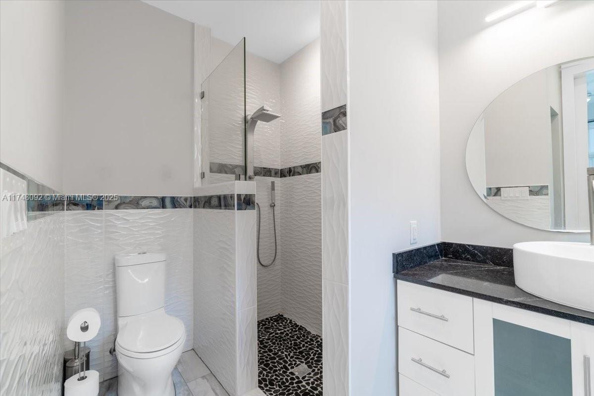 COCO PLUM BEACH - Residential