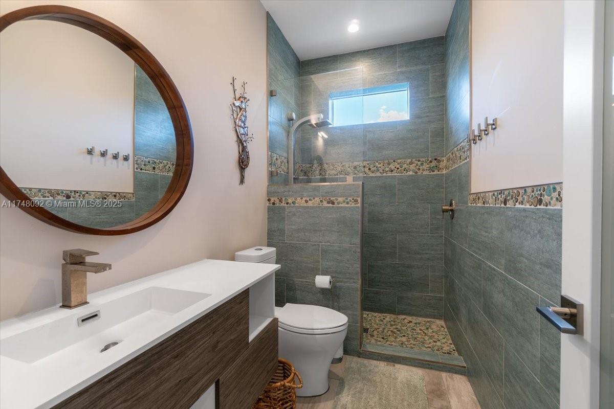 COCO PLUM BEACH - Residential