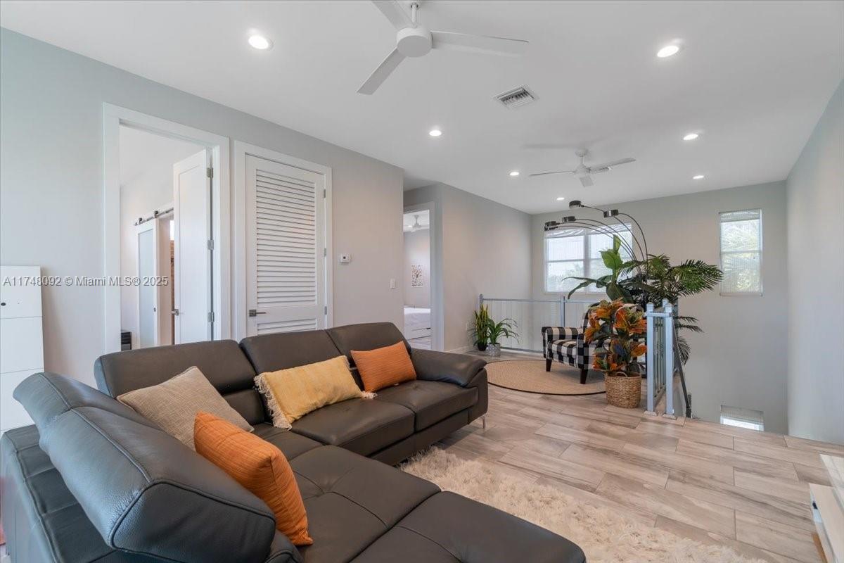 COCO PLUM BEACH - Residential