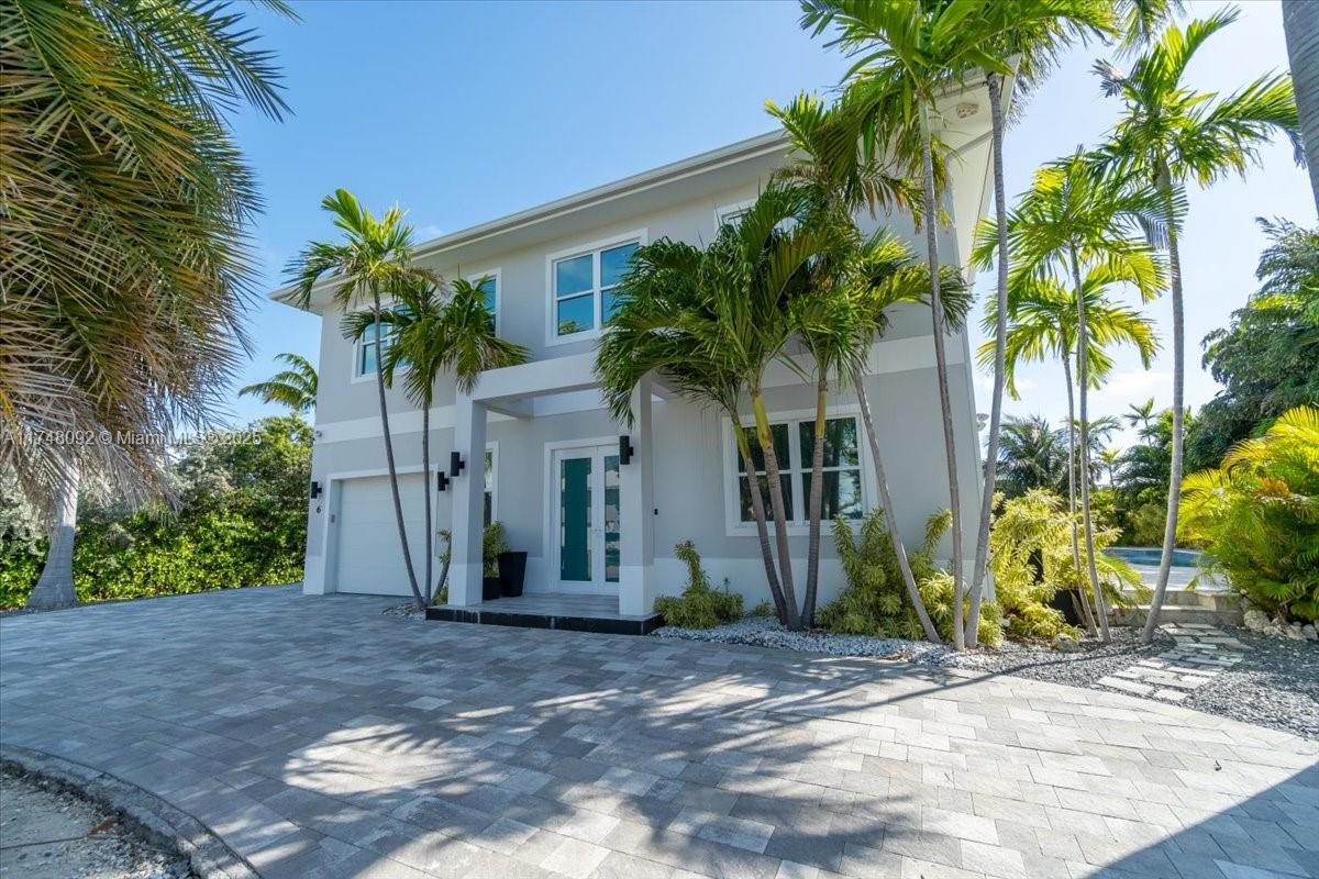 COCO PLUM BEACH - Residential