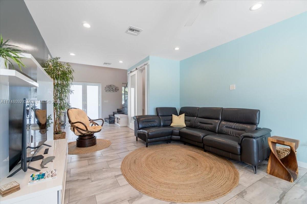 COCO PLUM BEACH - Residential