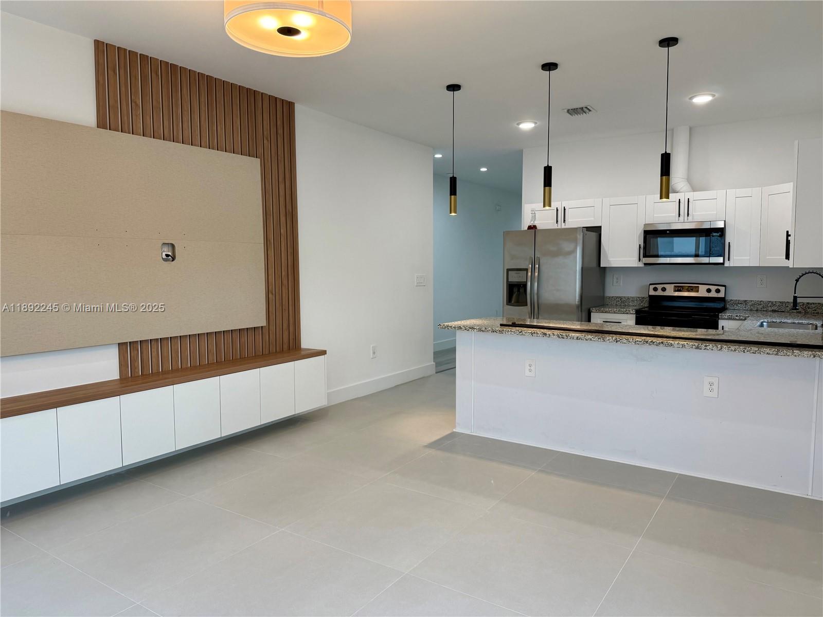 LUXOR HOMES - Residential Lease