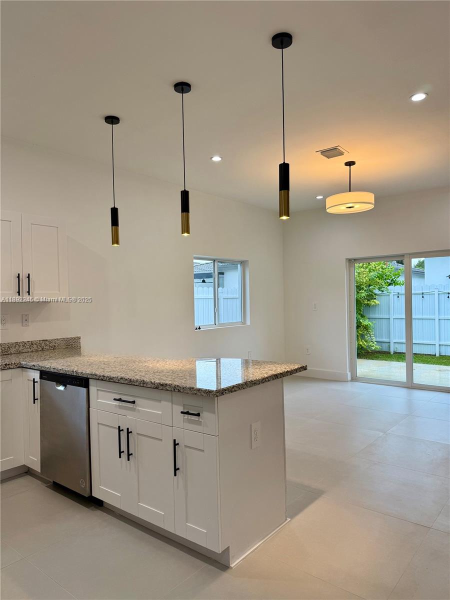 LUXOR HOMES - Residential Lease
