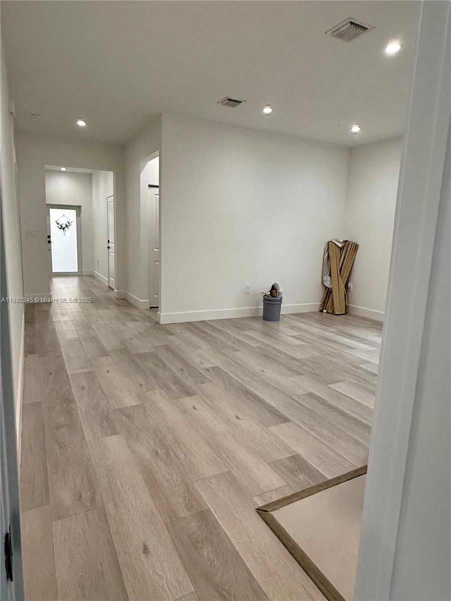 LUXOR HOMES - Residential Lease