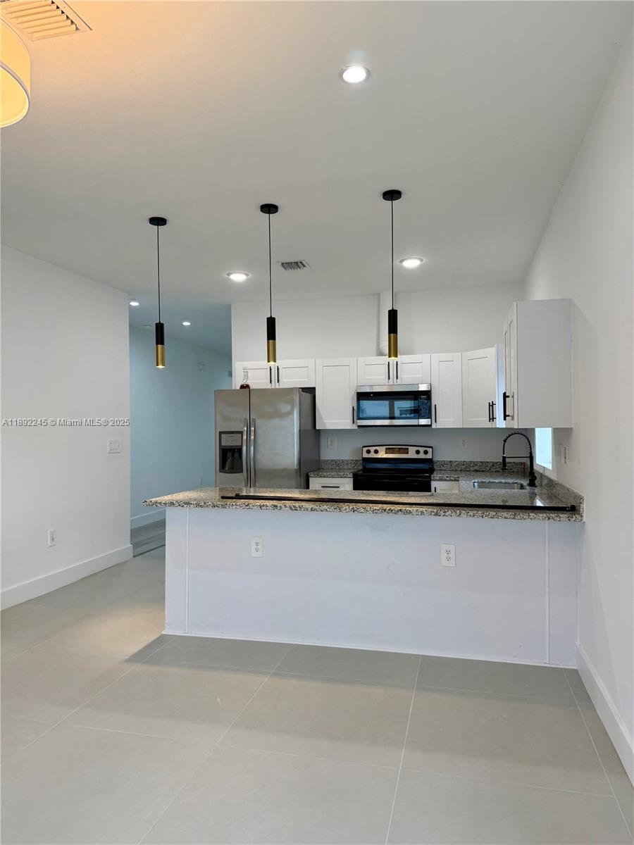 LUXOR HOMES - Residential Lease