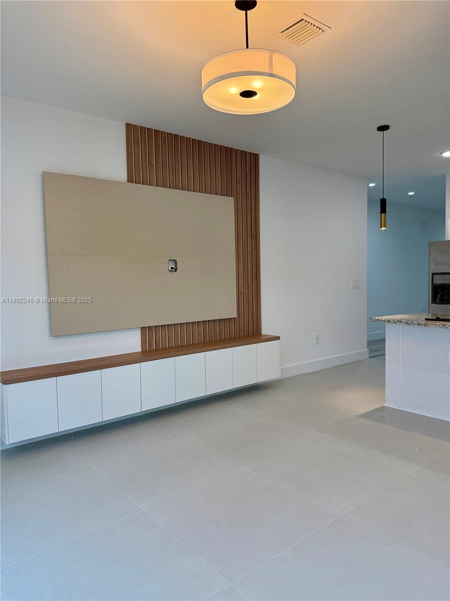 LUXOR HOMES - Residential Lease