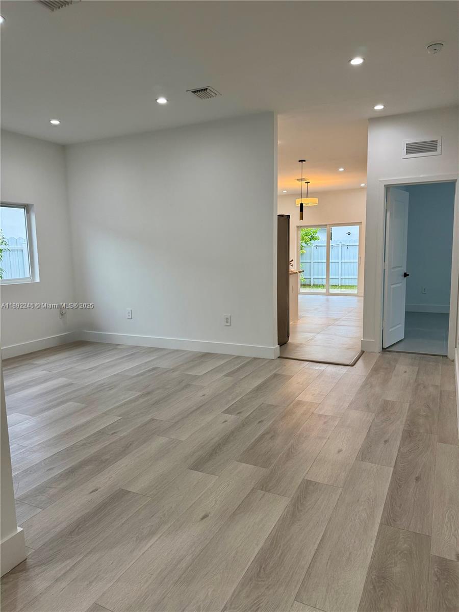 LUXOR HOMES - Residential Lease