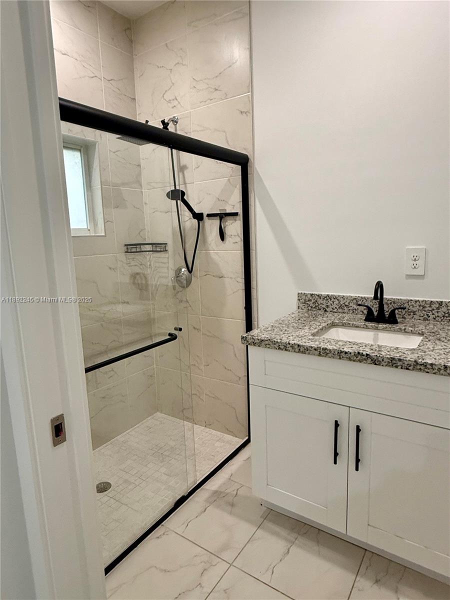 LUXOR HOMES - Residential Lease