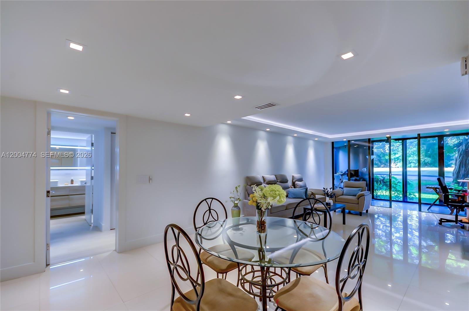 BLDG 5 OF COUNTRY CLUB AP - Residential