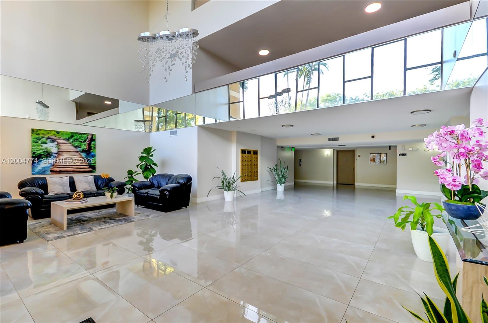 BLDG 5 OF COUNTRY CLUB AP - Residential