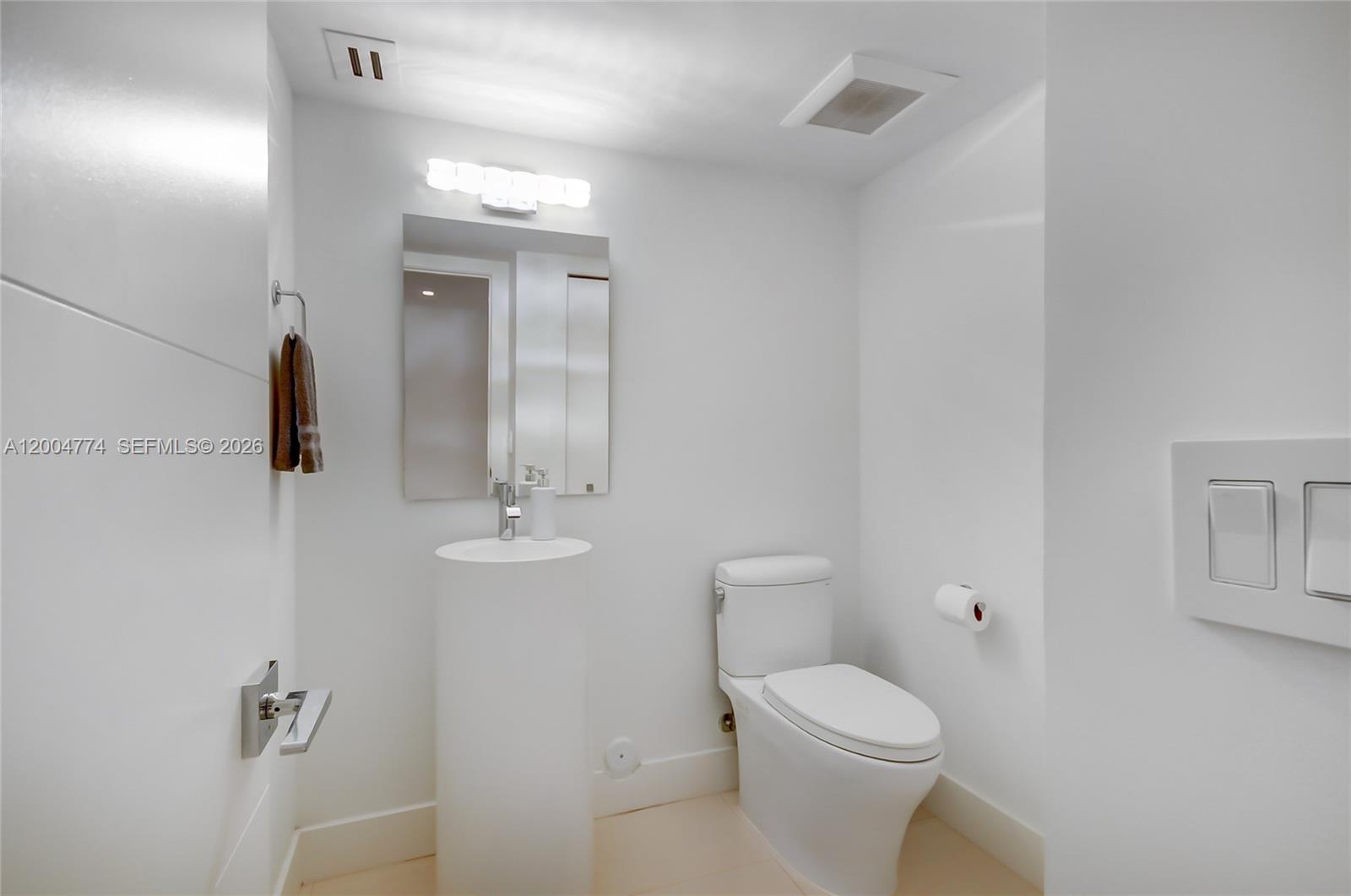 BLDG 5 OF COUNTRY CLUB AP - Residential